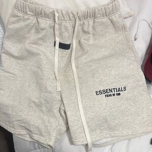 1:1 ESSENTIALS light heather shorts
